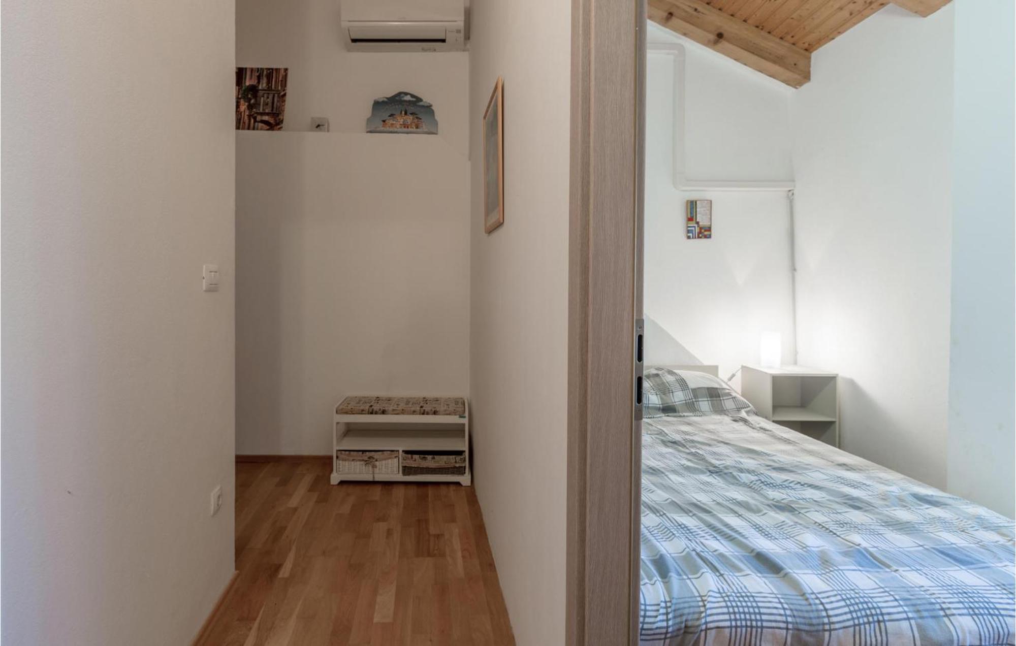 2 Bedroom Stunning Home In Bale Esterno foto