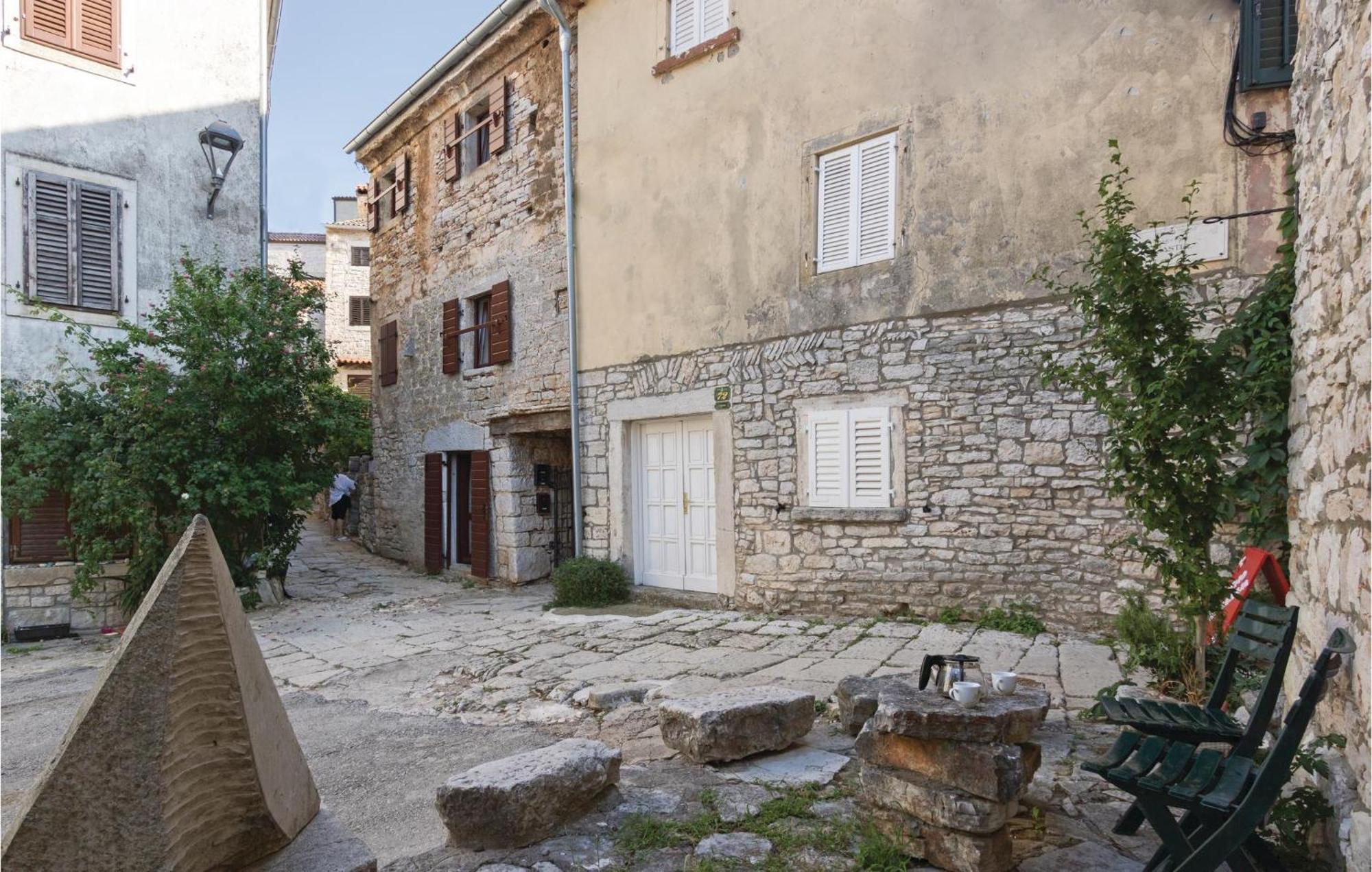 2 Bedroom Stunning Home In Bale Esterno foto