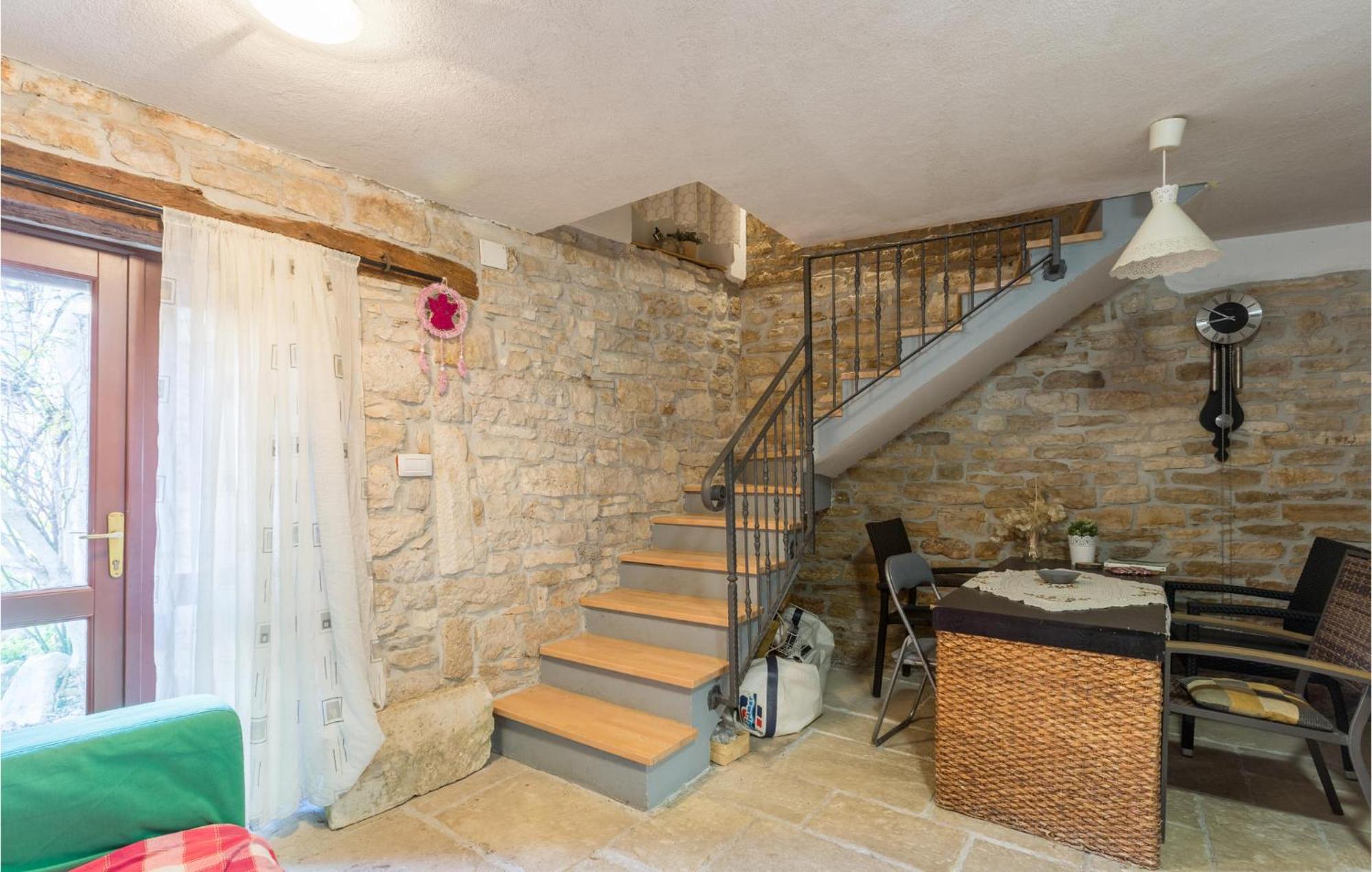 2 Bedroom Stunning Home In Bale Esterno foto