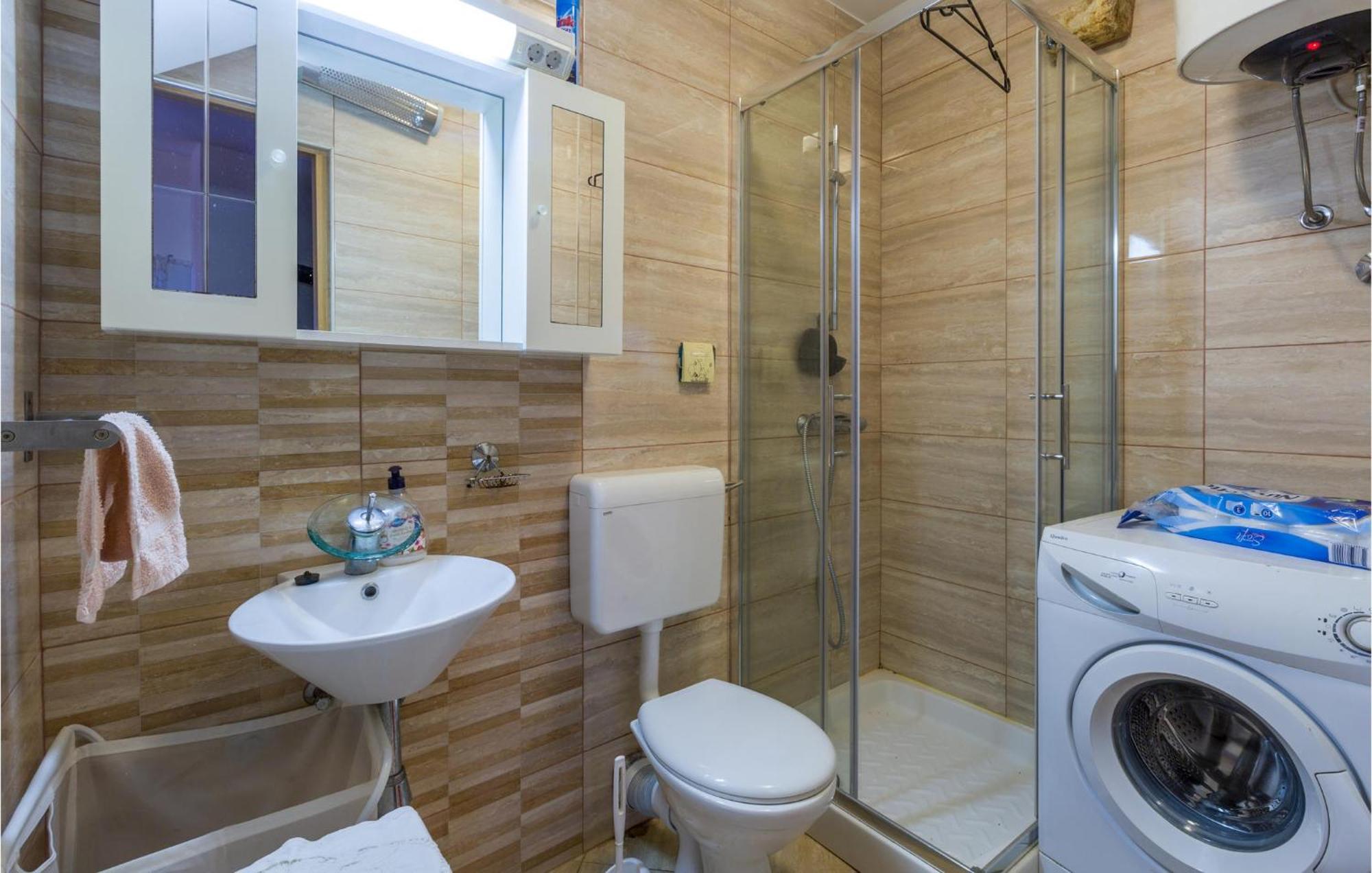 2 Bedroom Stunning Home In Bale Esterno foto