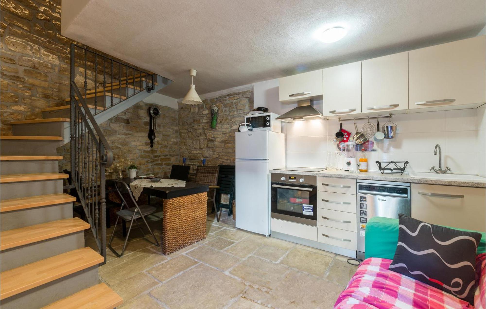 2 Bedroom Stunning Home In Bale Esterno foto